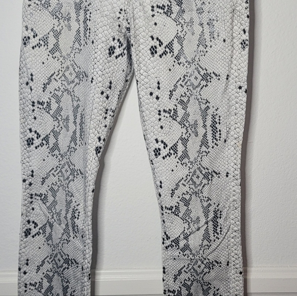 7 For All Man Kind Animal Print Skinny Jeans Petite Size 23 - Picture 5 of 9